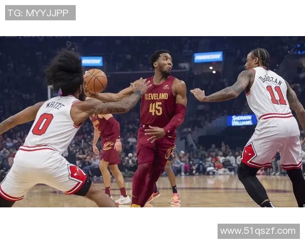 2006年NBA季后赛公牛队与热火队的激烈对决回顾与分析