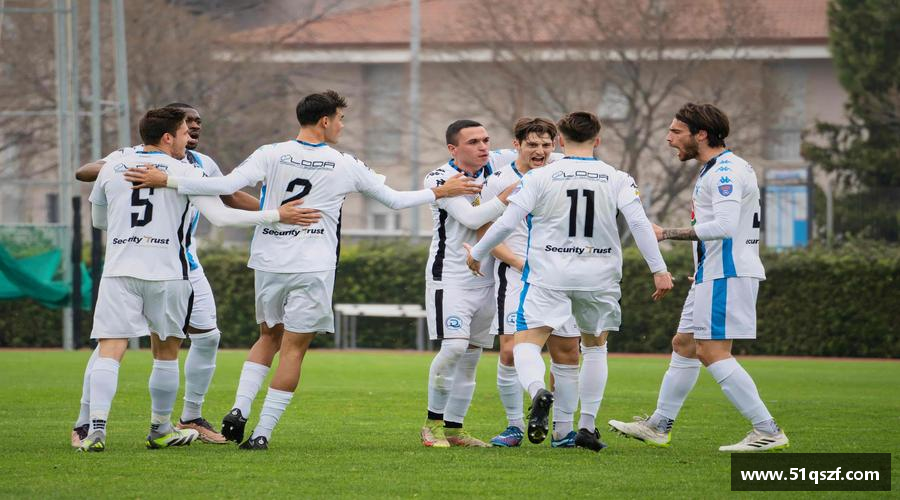 TapTap点点在线汇聚激情，创造传奇！